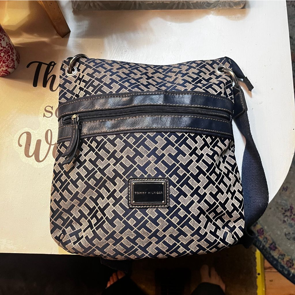 Tommy Hilfiger signature crossbody purse black and white